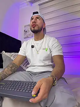 Thiago Hill online show from 02/14/26, 09:00