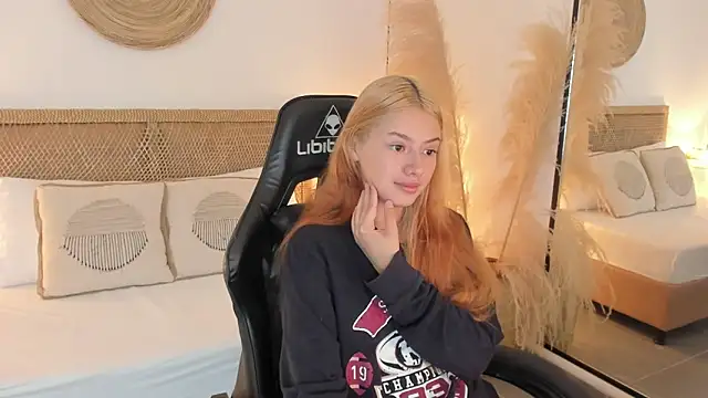 daniand  online show from 09/22/25, 11:45