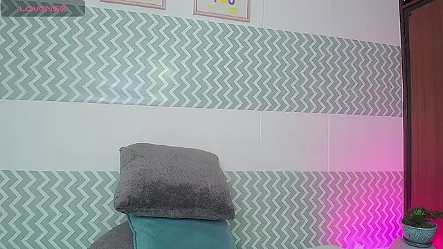 Snapshot of CataleyaWilson369 chatting on 10/11/25, 02:33 CataleyaWilson369 online show from 10/11/25, 02:33