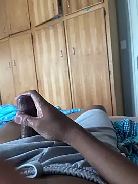 Snapshot of CreamyOff45 chatting on 12/15/25, 06:39 CreamyOff45 online show from 12/15/25, 06:39