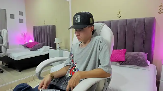 Nascary Fox online show from 09/29/25, 08:24