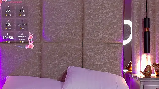 Snapshot of Martina-Roberts- chatting on 09/25/25, 04:05 Martina-Roberts- online show from 09/25/25, 04:05