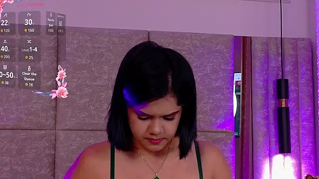 Snapshot of Martina-Roberts- chatting on 10/15/25, 04:56 Martina-Roberts- online show from 10/15/25, 04:56