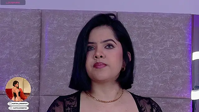 Snapshot of Martina-Roberts- chatting on 10/23/25, 04:01 Martina-Roberts- online show from 10/23/25, 04:01