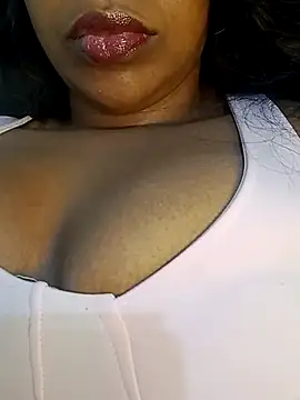 Snapshot of Kitana77 chatting on 10/25/25, 04:42 Kitana77 online show from 10/25/25, 04:42