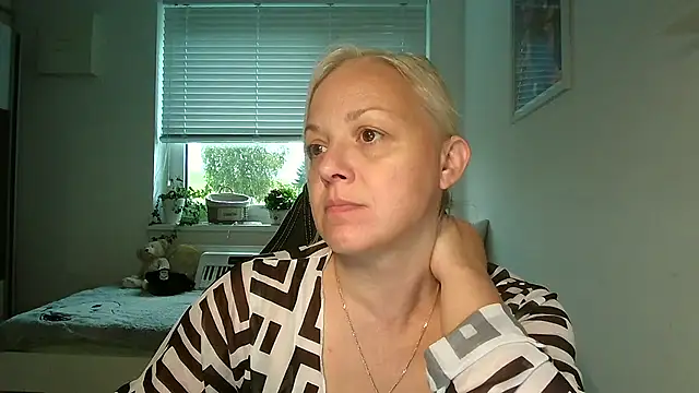 Linsy Kim online show from 10/09/25, 06:11