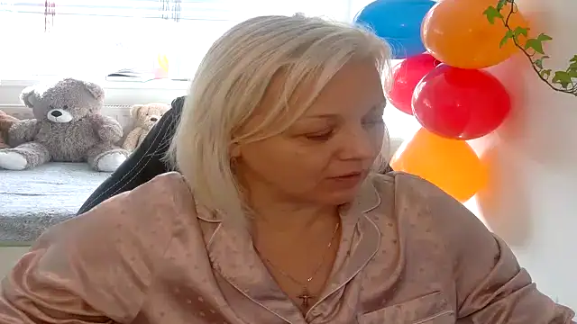 Linsy Kim online show from 12/18/25, 10:43