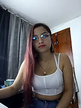 Snapshot of NaughtyLola_26 chatting on 09/29/25, 09:19 NaughtyLola 26 online show from 09/29/25, 09:19