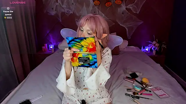 Hina Smith online show from 10/31/25, 11:33