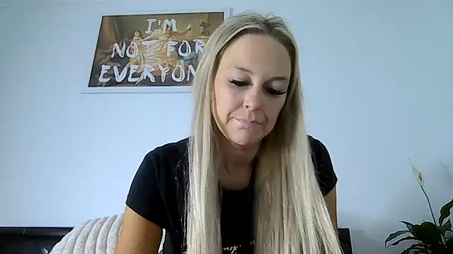 imyourgoodgirl69 online show from 11/16/25, 03:45