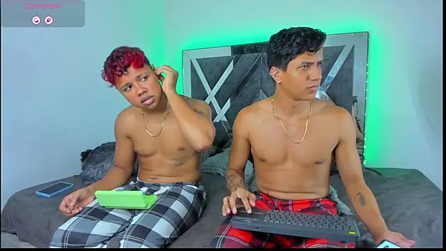 Snapshot of Robertmiller21 chatting on 04/11/26, 11:53 Robertmiller21 online show from 04/11/26, 11:53