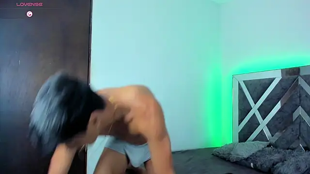 Snapshot of Robertmiller21 chatting on 04/17/26, 02:58 Robertmiller21 online show from 04/17/26, 02:58