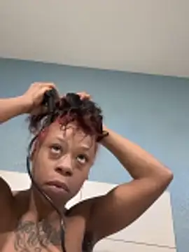 Snapshot of Tishrella6 chatting on 11/29/25, 09:18 Tishrella6 online show from 11/29/25, 09:18