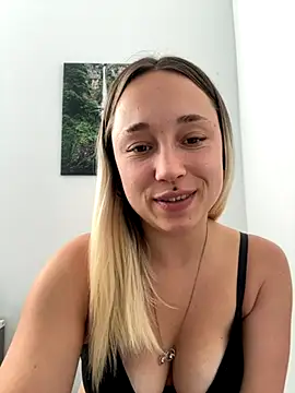 Snapshot of stelli_99 chatting on 09/28/25, 03:06 stelli 99 online show from 09/28/25, 03:06