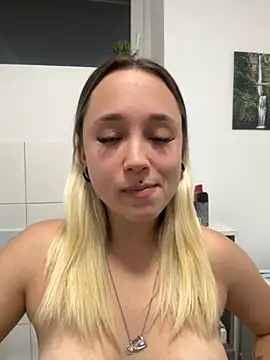 Snapshot of stelli_99 chatting on 10/09/25, 05:55 stelli 99 online show from 10/09/25, 05:55