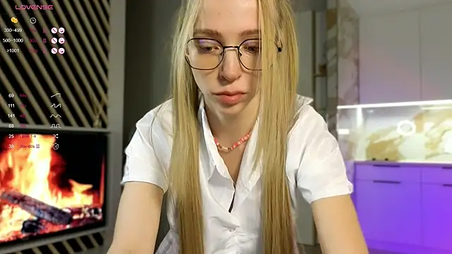 Snapshot of BritaKiss chatting on 09/12/25, 02:11 BritaKiss online show from 09/12/25, 02:11