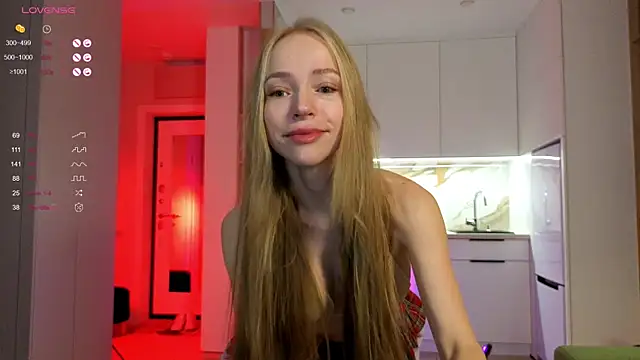 Snapshot of BritaKiss chatting on 10/13/25, 02:22 BritaKiss online show from 10/13/25, 02:22