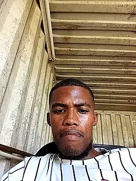 Snapshot of Basslanie chatting on 12/03/25, 11:30 Basslanie online show from 12/03/25, 11:30