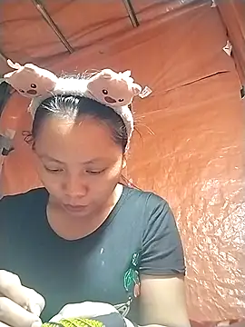 Snapshot of venu00 chatting on 09/26/25, 01:42 venu00 online show from 09/26/25, 01:42