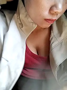 Snapshot of venu00 chatting on 11/27/25, 04:25 venu00 online show from 11/27/25, 04:25