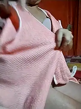 Snapshot of venu00 chatting on 11/28/25, 12:30 venu00 online show from 11/28/25, 12:30