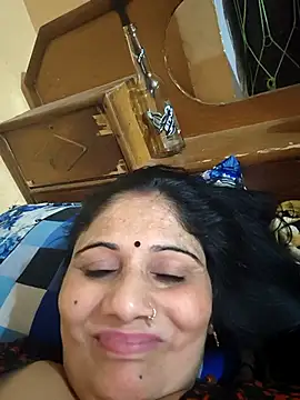 Snapshot of Rakhi99x chatting on 04/15/26, 10:44 Rakhi99x online show from 04/15/26, 10:44