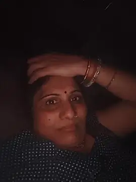 Snapshot of Rakhi99x chatting on 05/26/26, 04:47 Rakhi99x online show from 05/26/26, 04:47