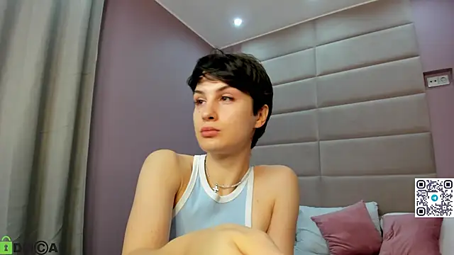 Adeline Perle online show from 11/22/25, 01:04