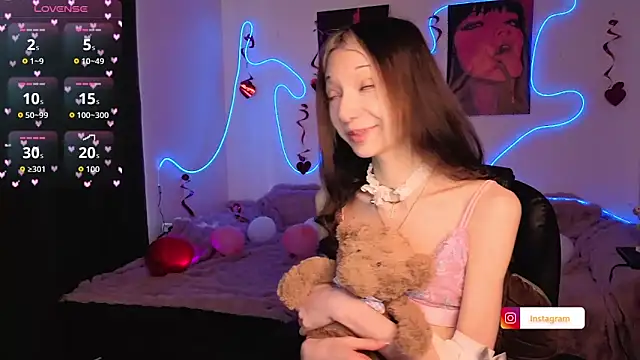 Snapshot of KiraGlam chatting on 03/30/26, 07:09 KiraGlam online show from 03/30/26, 07:09