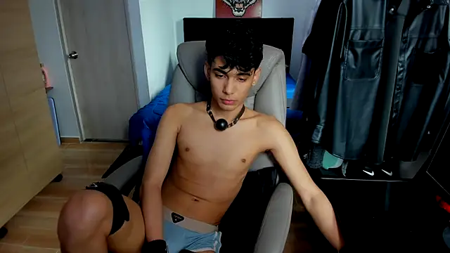 Snapshot of AliottTwink chatting on 07/01/26, 01:02 AliottTwink online show from 07/01/26, 01:02