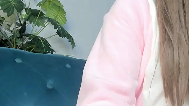 Snapshot of SwweetMoon chatting on 10/10/25, 01:10 SwweetMoon online show from 10/10/25, 01:10