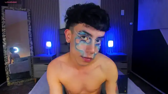 Snapshot of aaronjames1 chatting on 09/12/25, 09:04 aaronjames1 online show from 09/12/25, 09:04