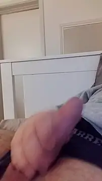 Snapshot of NewJoiner chatting on 12/05/25, 06:26 NewJoiner online show from 12/05/25, 06:26