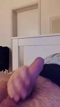 Snapshot of NewJoiner chatting on 12/14/25, 04:01 NewJoiner online show from 12/14/25, 04:01