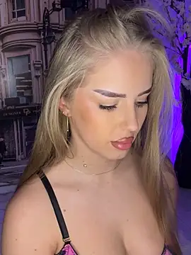 AubrieleRouj1 online show from 01/06/26, 05:05