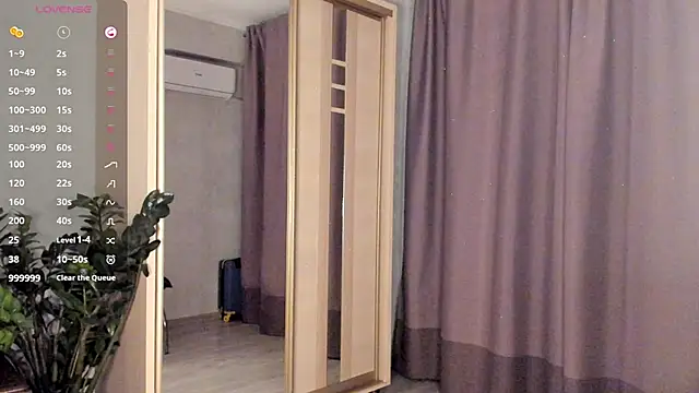 Snapshot of SaraShine_ chatting on 09/29/25, 08:02 SaraShine online show from 09/29/25, 08:02