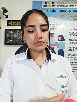 Snapshot of MAYE__13 chatting on 07/02/26, 12:33 MAYE 13 online show from 07/02/26, 12:33
