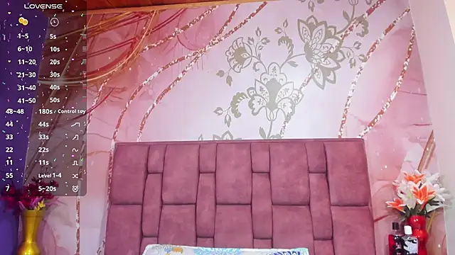 luna maisonn online show from 12/15/25, 08:13