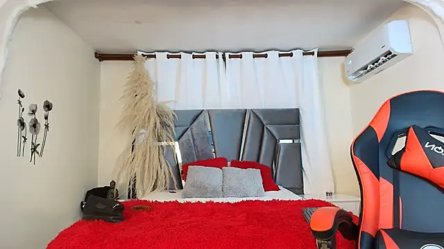 MiniLove 01 online show from 09/09/25, 12:15