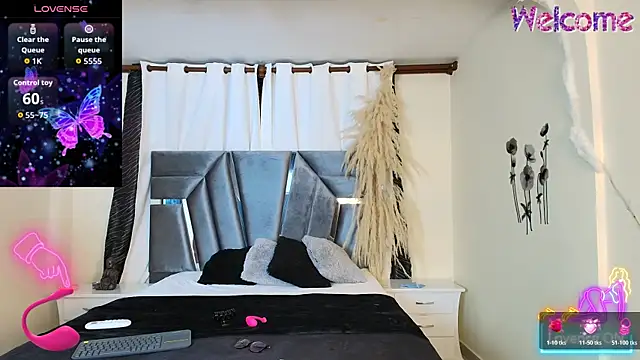 MiniLove 01 online show from 10/20/25, 12:05