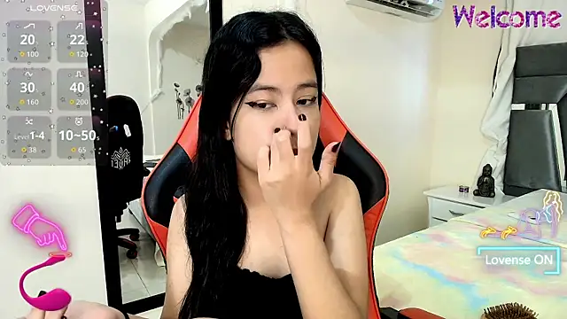 Snapshot of MiniLove_01 chatting on 04/11/26, 12:09 MiniLove 01 online show from 04/11/26, 12:09