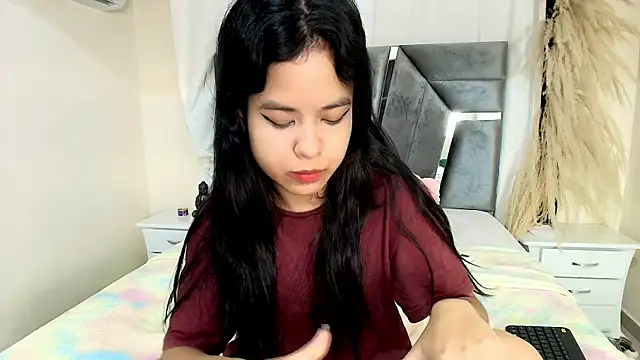 Snapshot of MiniLove_01 chatting on 04/25/26, 12:08 MiniLove 01 online show from 04/25/26, 12:08