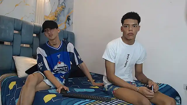 PRETTY FEM online show from 12/18/25, 01:44