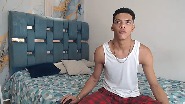 PRETTY FEM online show from 04/05/26, 07:00