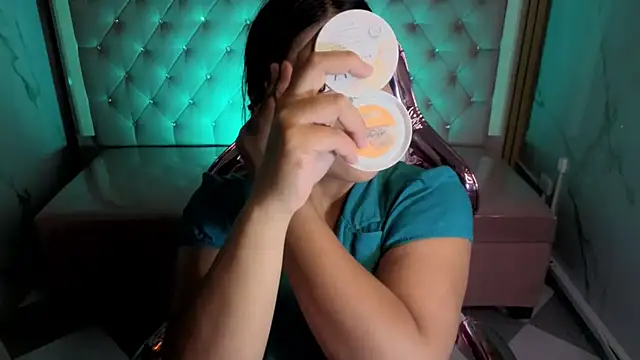 Victoria b  online show from 11/14/25, 07:56