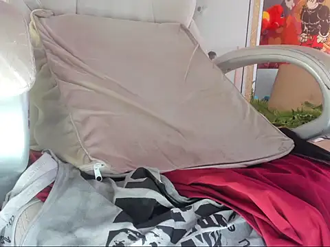 Snapshot of mila_dash chatting on 09/25/25, 12:31 mila dash online show from 09/25/25, 12:31