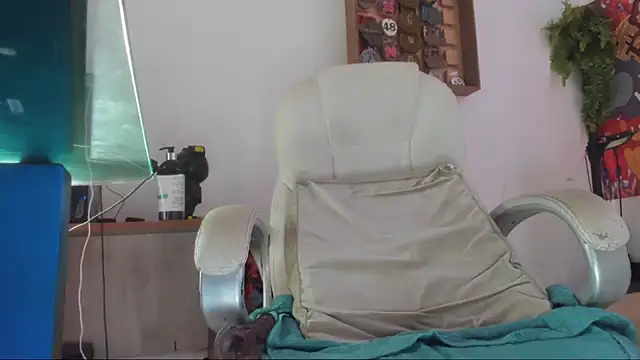 Snapshot of mila_dash chatting on 10/15/25, 01:22 mila dash online show from 10/15/25, 01:22