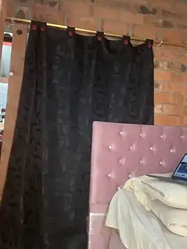 Snapshot of Jessyivonne chatting on 06/16/26, 04:37 Jessyivonne online show from 06/16/26, 04:37