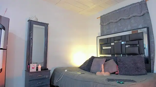 REINA ADAHARA online show from 10/05/25, 10:35