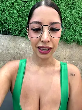 Snapshot of luvely chatting on 12/05/25, 09:00 luvely online show from 12/05/25, 09:00